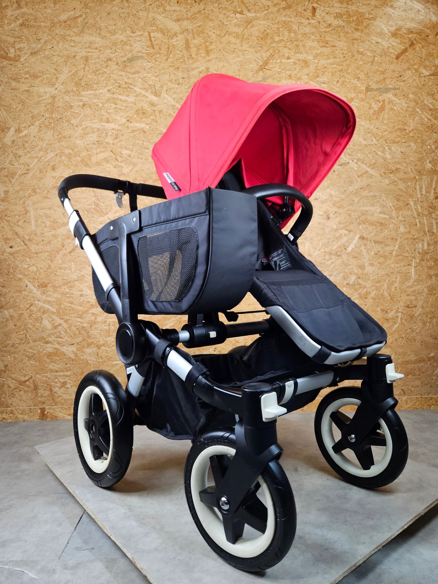 Bugaboo - Donkey Mono Kinderwagen (1 Liegewanne / 1 Sportsitz) Inkl. Seitliche Gepäcktasche - Schwarz Rot in Gutem