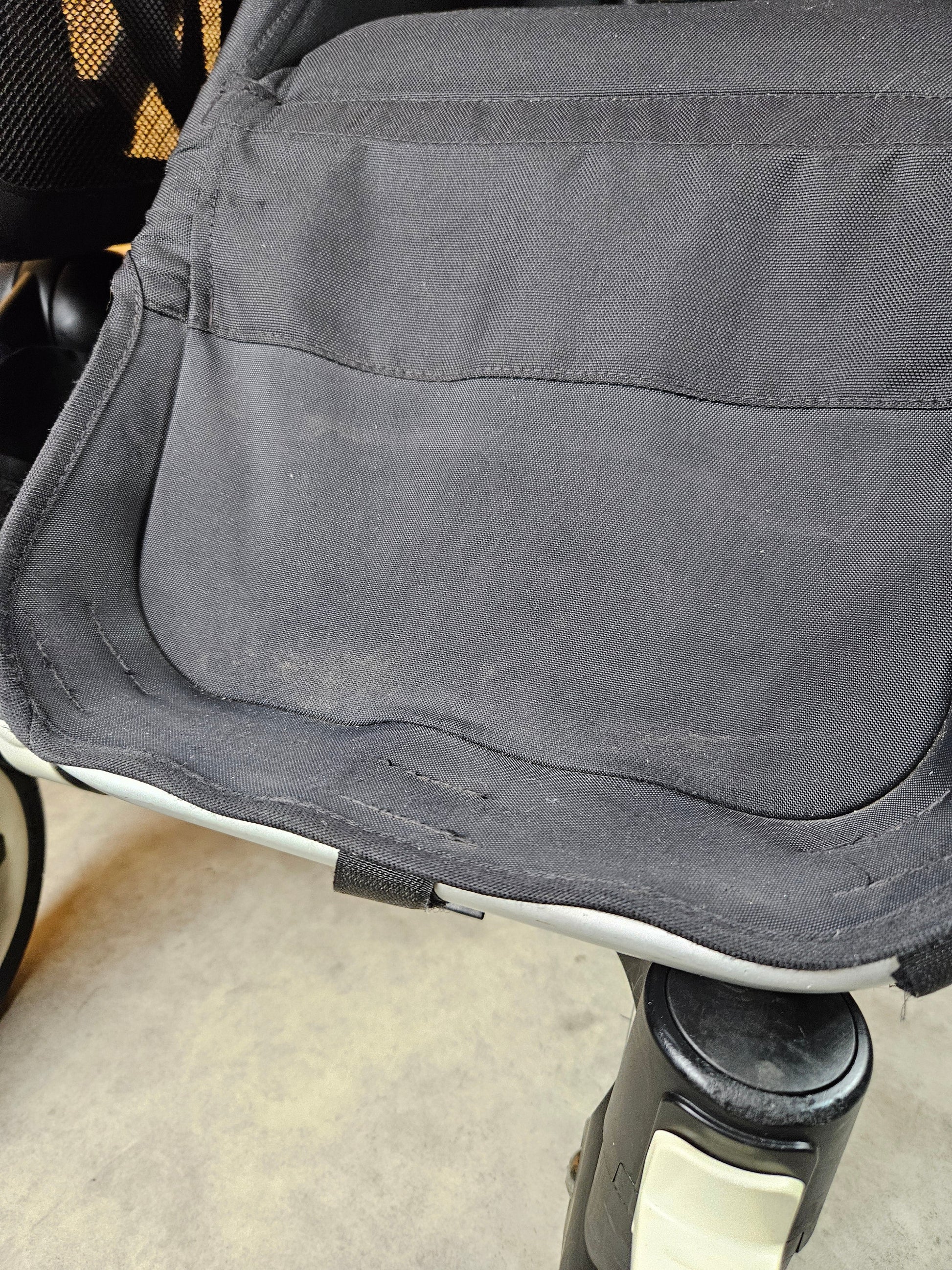 Bugaboo - Donkey Mono Kinderwagen (1 Liegewanne / 1 Sportsitz) Inkl. Seitliche Gepäcktasche - Schwarz Rot in Gutem
