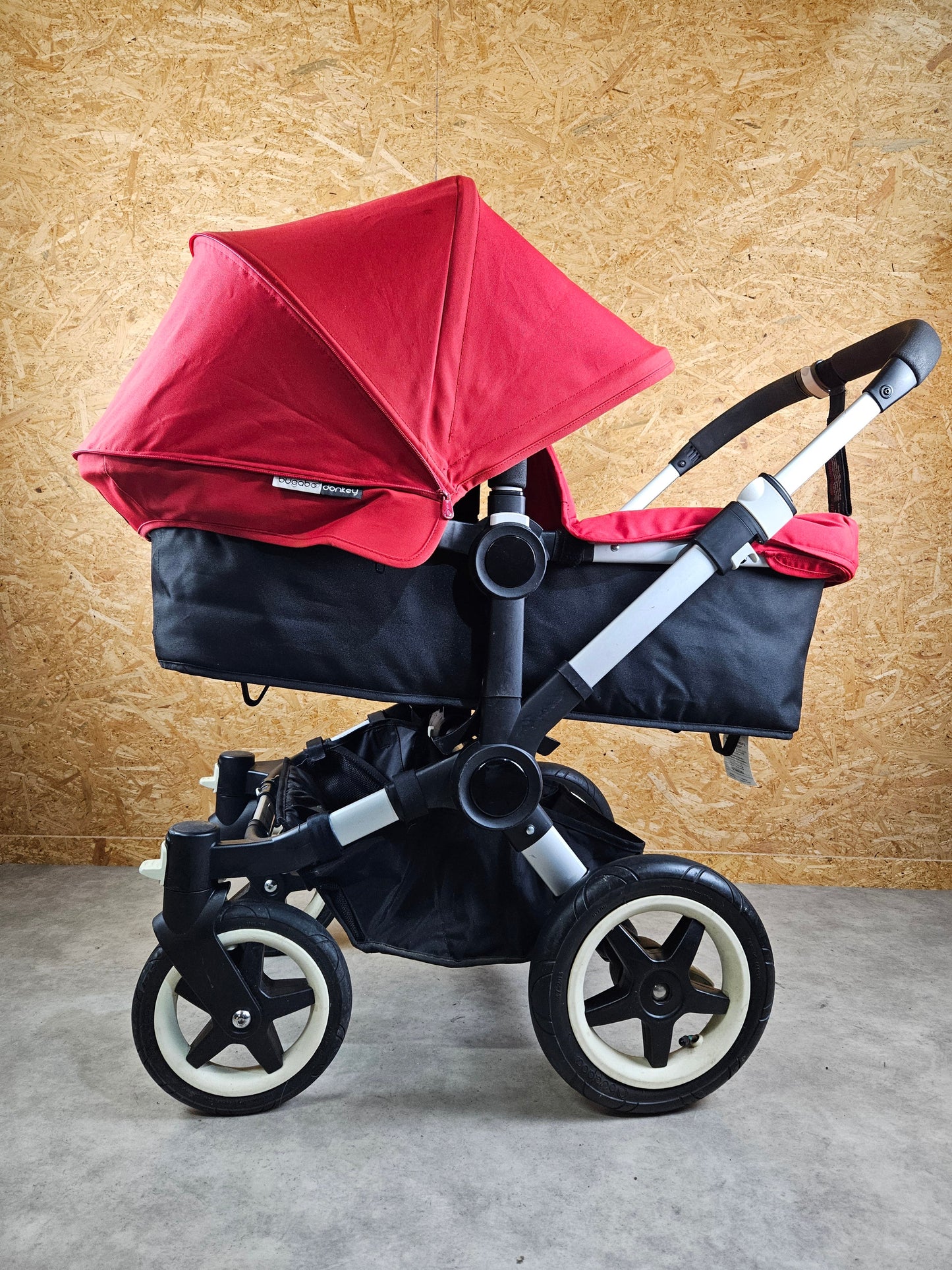 Bugaboo - Donkey Geschwister Kinderwagen (1 Liegewanne / 1 Sportsitz) Inkl. Seitliche Gepäcktasche - Schwarz Rot
