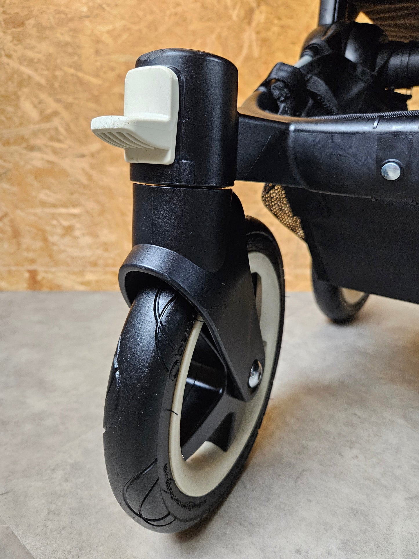 Bugaboo - Donkey Mono Kinderwagen (1 Liegewanne / 1 Sportsitz) Inkl. Seitliche Gepäcktasche - Schwarz Rot in Gutem