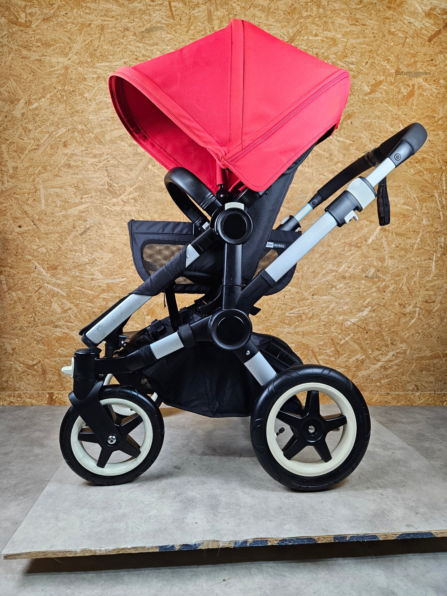 Bugaboo - Donkey Mono Kinderwagen (1 Liegewanne / 1 Sportsitz) Inkl. Seitliche Gepäcktasche - Schwarz Rot in Gutem