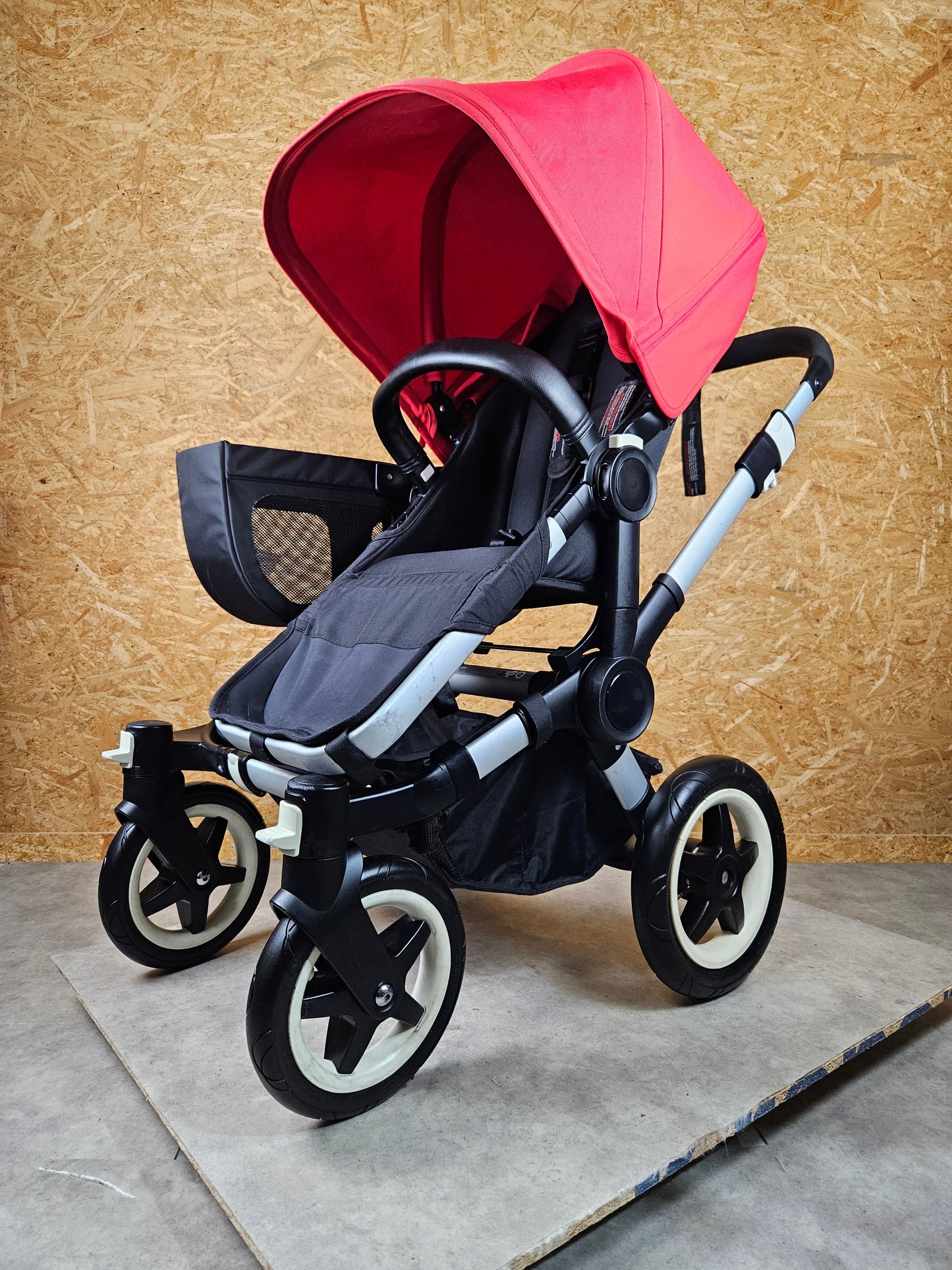 Bugaboo - Donkey Mono Kinderwagen (1 Liegewanne / 1 Sportsitz) Inkl. Seitliche Gepäcktasche - Schwarz Rot in Gutem