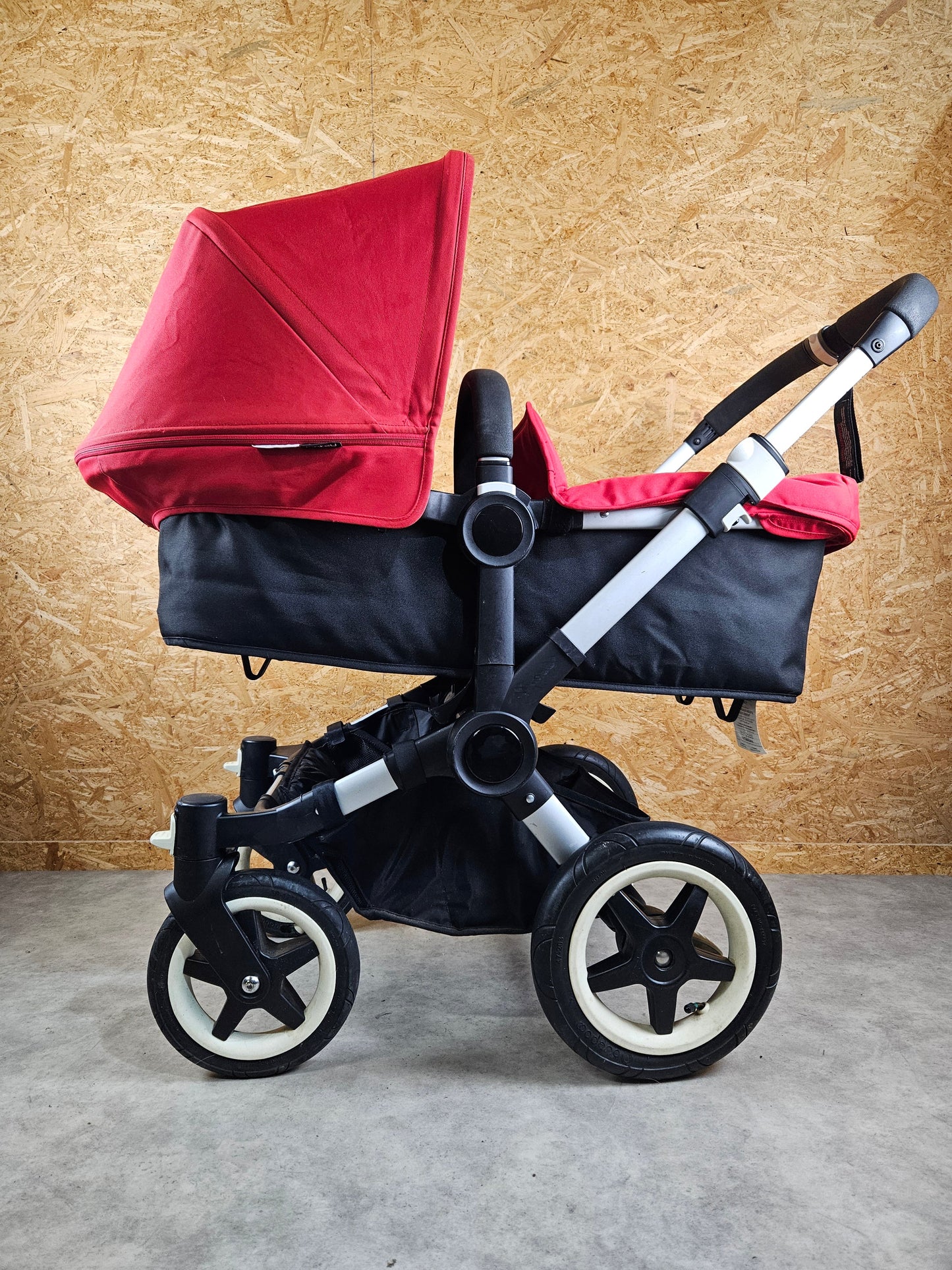 Bugaboo - Donkey Geschwister Kinderwagen (1 Liegewanne / 1 Sportsitz) Inkl. Seitliche Gepäcktasche - Schwarz Rot