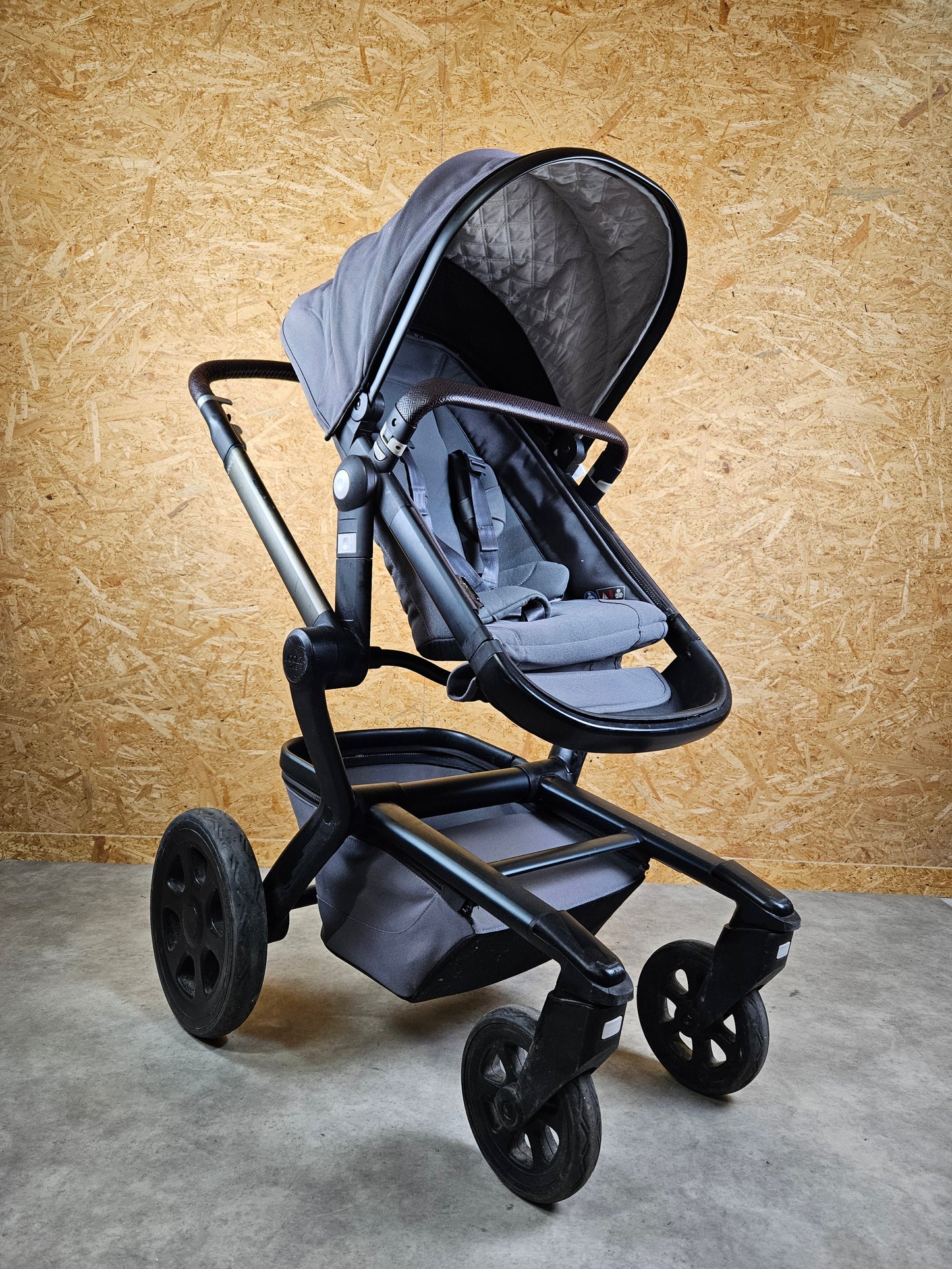 Joolz Day 3 Kombikinderwagen (liegewanne und Sportsitz) - Grau / Schwarz in Gutem Zustand / Gut Kinderwagen 2
